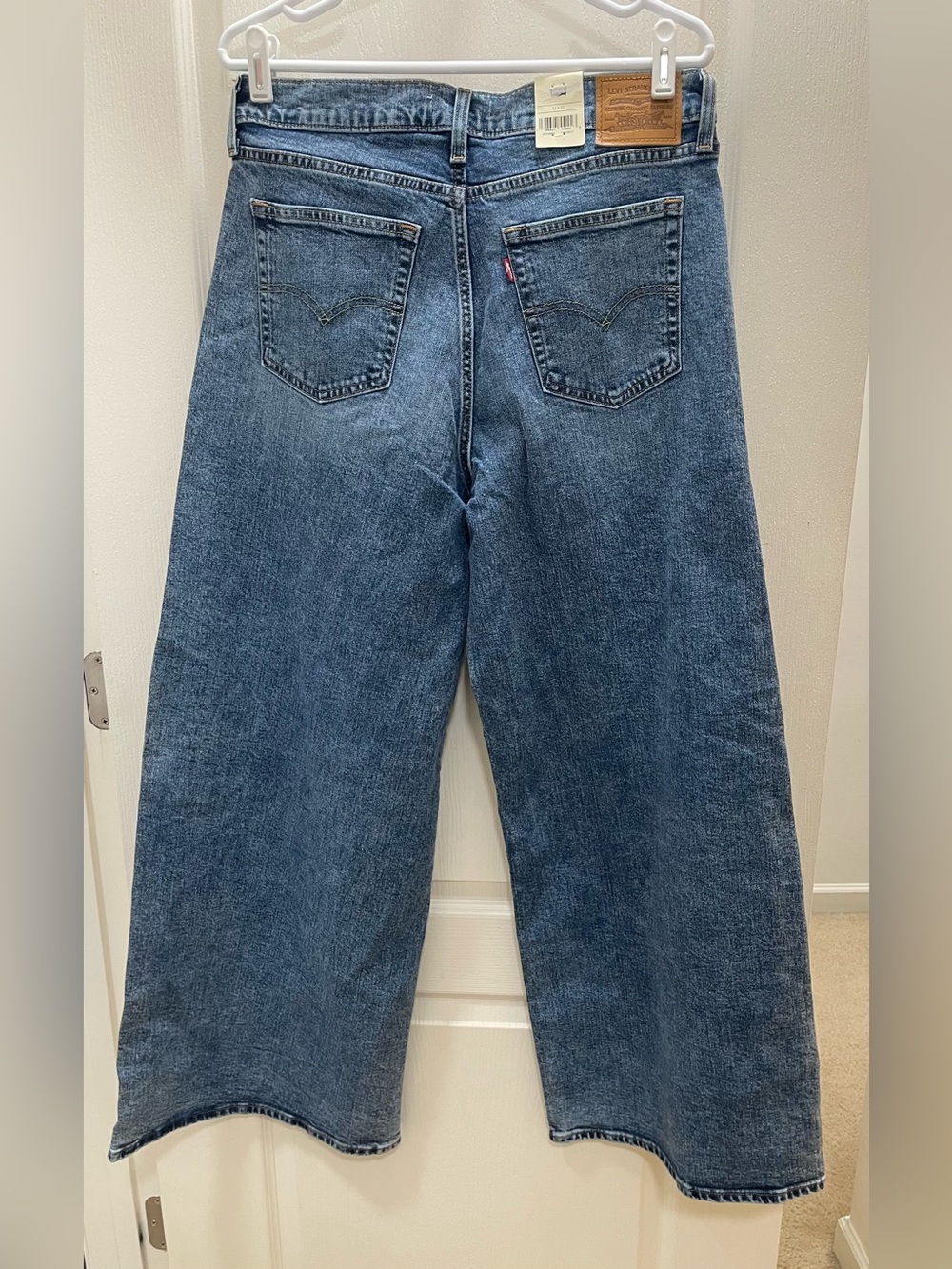 NWT Levi’s 728 High-Rise Wide Leg Jean - Picture 3 of 8